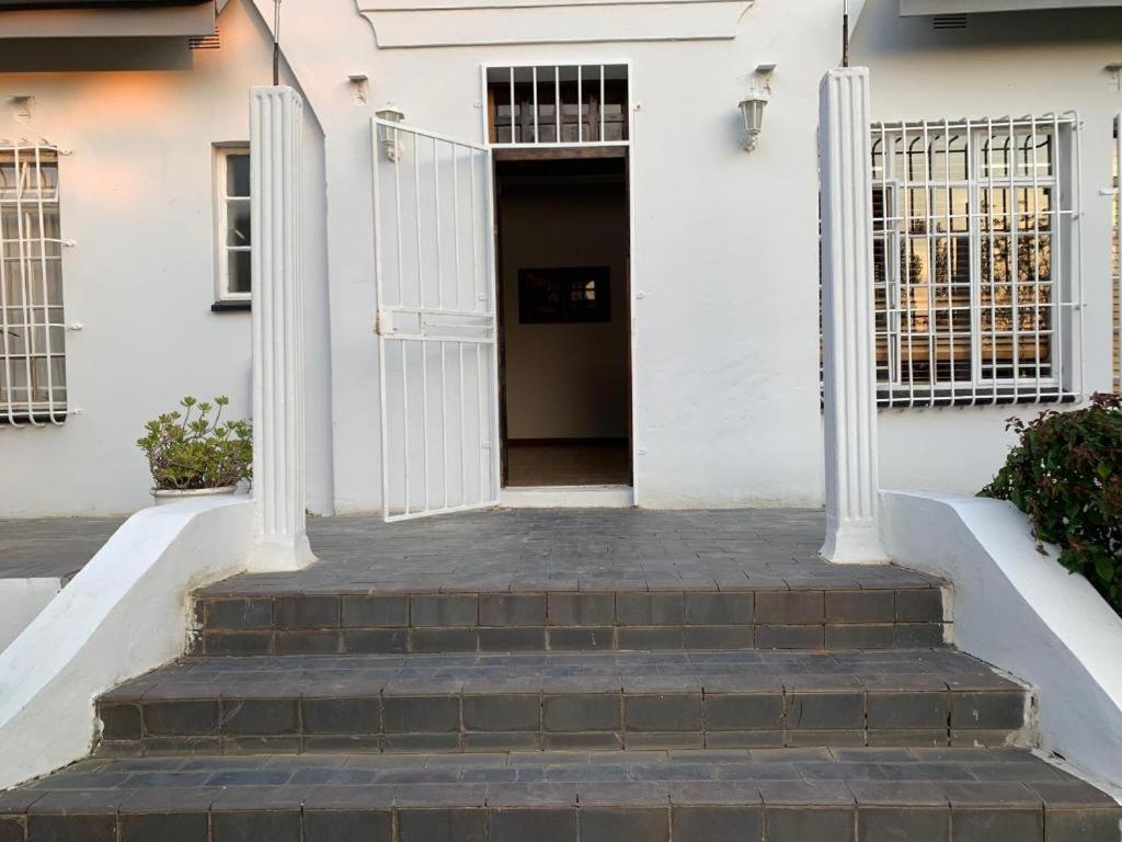 Weeping Classic Lodge Midrand Exterior photo